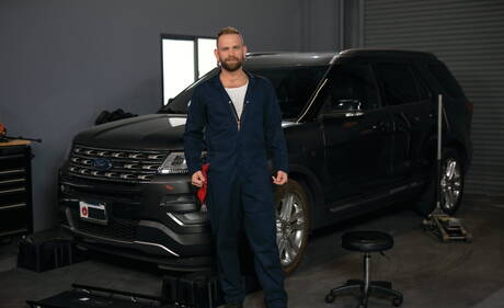 Two american guys gay bear Josh Mikael and hunk Jim Fit have a good anal sex with fisting