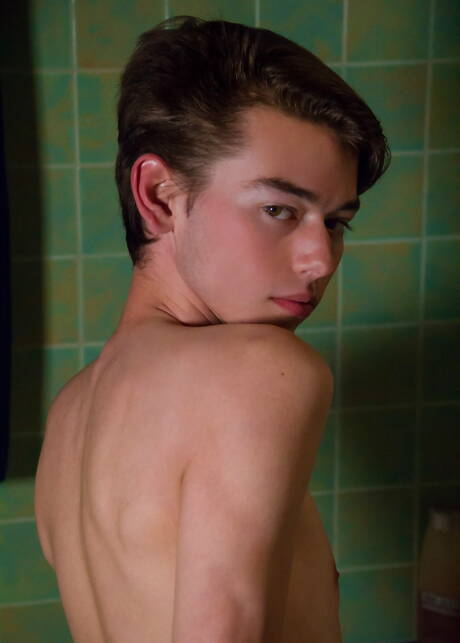 American young boy Austin Lovett jack off his cock in bath