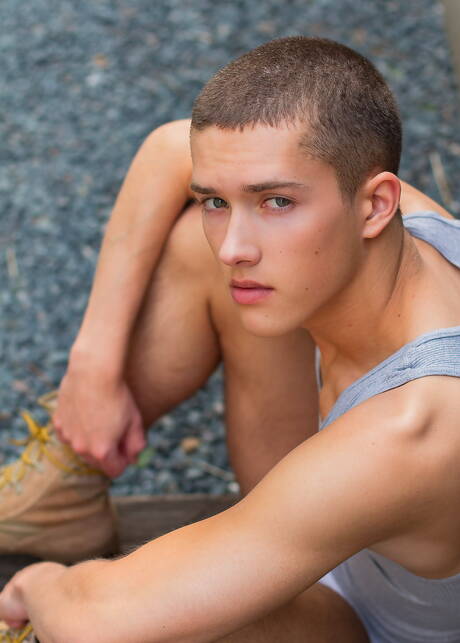 Gay Undressing Pics