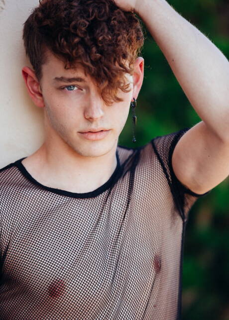 Gay Undressing Pics