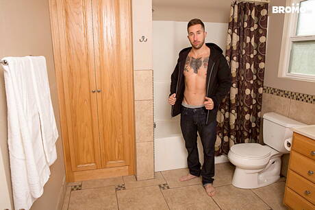 Hot americans, bodybuilder Brad Powers and hairy stud Griffin Barrows banged each other in bath