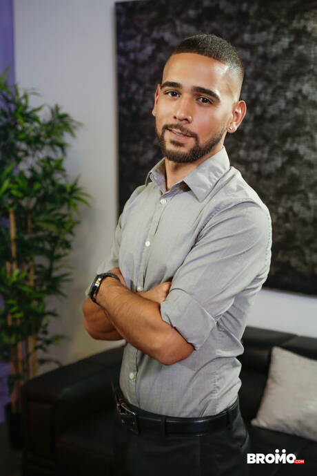 Latin stud Cesar Xes and stud Ricky Daniels fuck ass after sucking dick