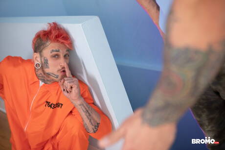 Canadian well-built Bo Sinn and american mature bear Eddy Ceetee in hot ass fuck action