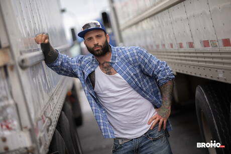 Canadian bodybuilder Ryan Bones and canadian hot bear Markus Kage sucking and fucking each other in bathroom