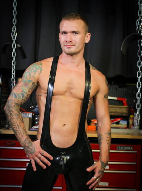 American well-built Isaac X and  Zac sucking and screwing each other