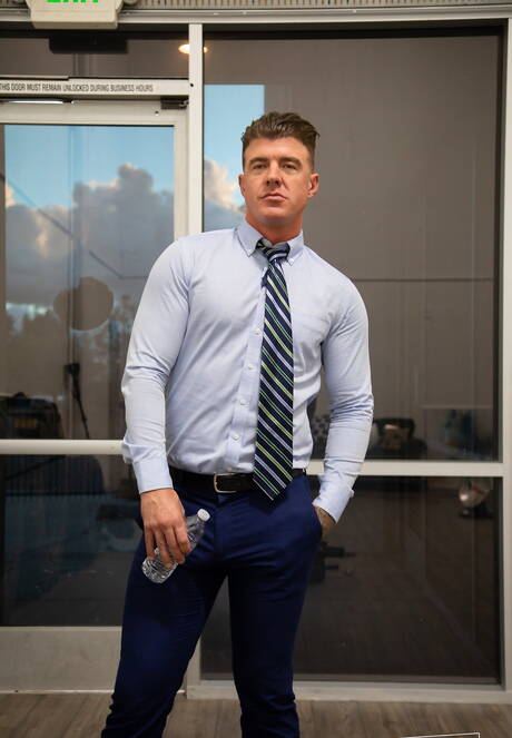 Two american boys hunk Jim Fit and husky guy Jj Knight jump on cock with fisting in bathroom