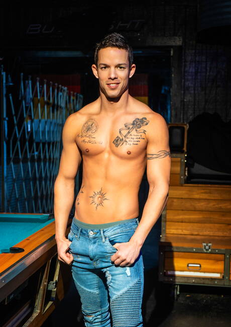 Pretty american boys stud Nic Sahara and beefy Calhoun Sawyer banged each other