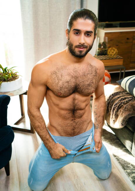 Brazilian muscular Diego Sans and american strongman Nate Grimes have a hot sex