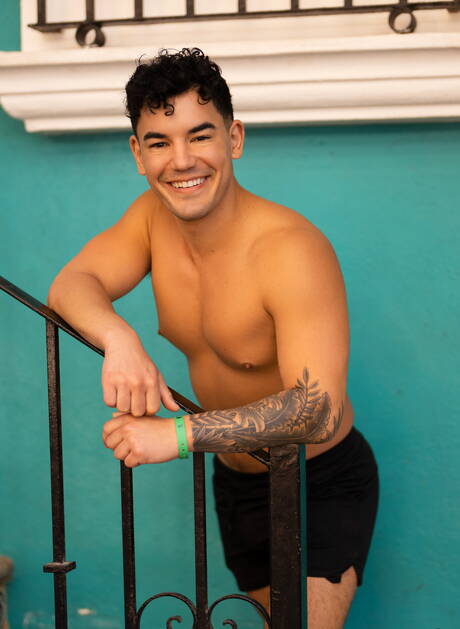 Young and muscle studs have a threesome sex on vacations