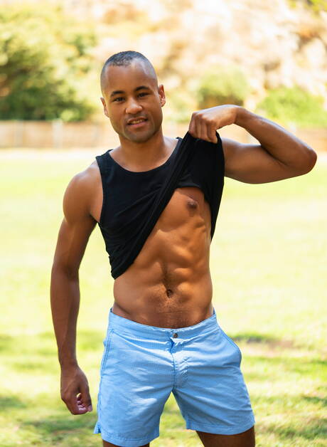 Pretty american boys tough guy Brysen and hunk Xavier Zane have a hot sex outdoor