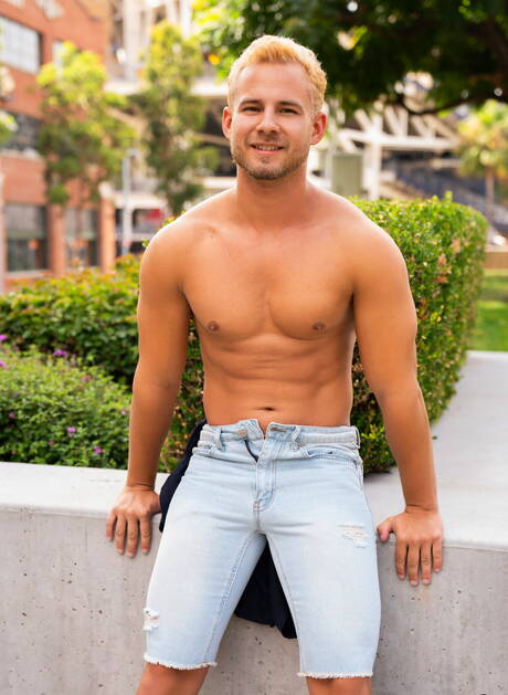 Muscular Archie and stud Josh have a hot sex outside