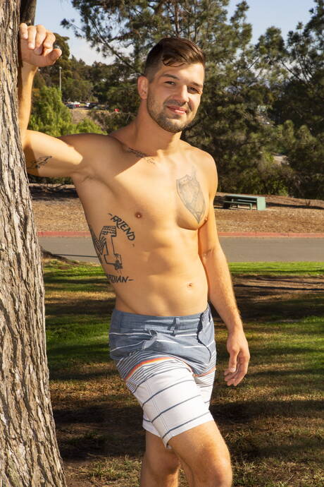 American hunk Brysen and strongman Jackson fuck ass after sucking cock outside