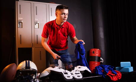 Canadian strong bull Travis Connor and american young dude Ryan Bailey fuck ass after sucking dick