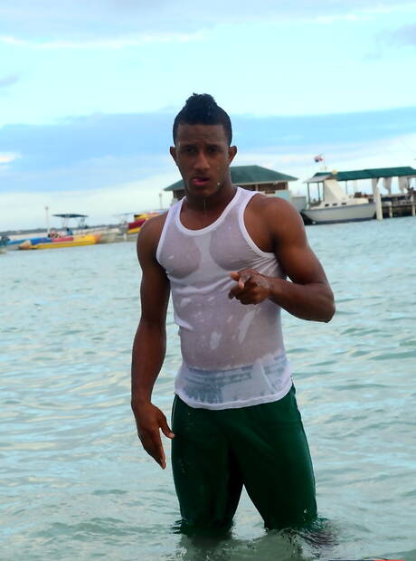 Hunky guy Alex Mendez and american twink Nicholas Reed in black on white anal sex in the pool