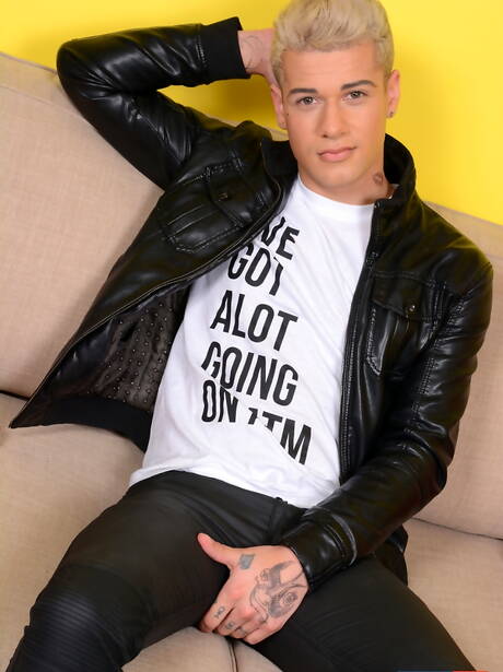 English beefcake Mickey Taylor and slovak young dude Will Sims in hard anal sex