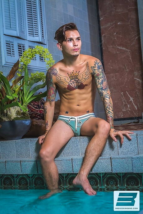 American pornstars tough guy Seth Knight and hot bear Colby Jansen fuck ass after blowjob in the pool