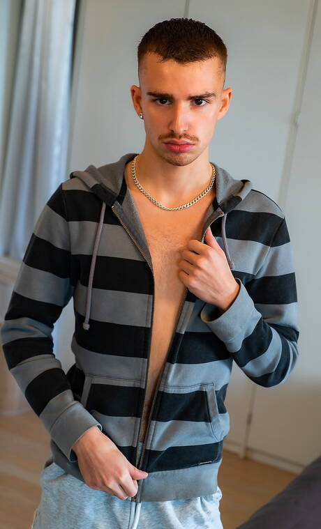 Canadian husky guy Romeo Davis and canadian pretty boy Ryan Jacobs in hard anal sex