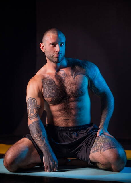 Canadian bodybuilder Ace Quinn and canadian hot bear Markus Kage in hot homosexual scene