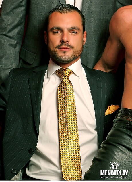 Gay Undressing Pics