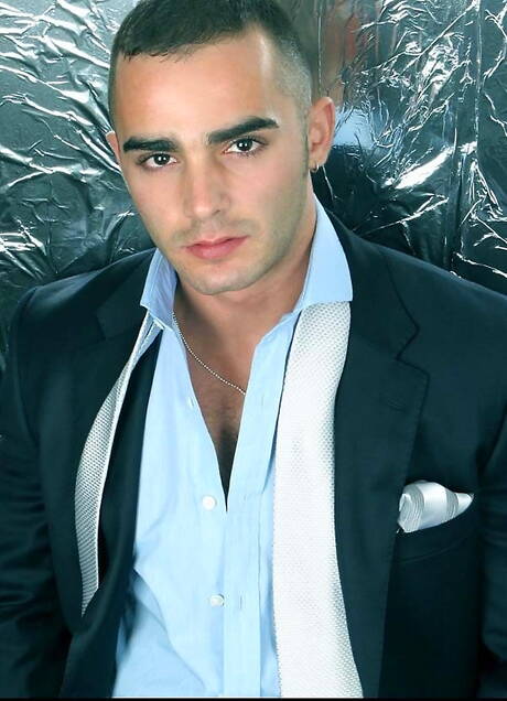 Gay Undressing Pics