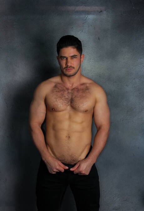 Russian husky guy Dato Foland and portuguese muscular Hector De Silva bondaged