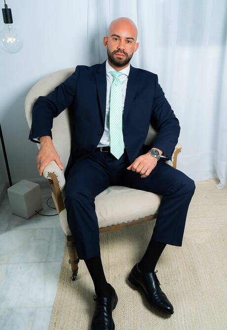 Husky guy Bruno Max and beefy Donato Reyes have a good anal sex in bathroom