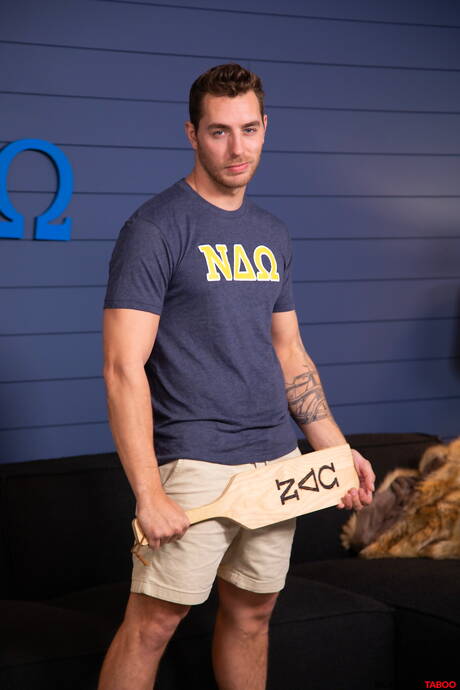 Sexy americans, husky guy Carter Woods and hot twink Theo Brady fuck ass after sucking