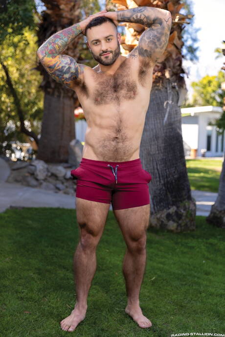 Shameless boys Drew Valentino, Luca Del Rey and Holden Flex in hot threesome anal sex outside