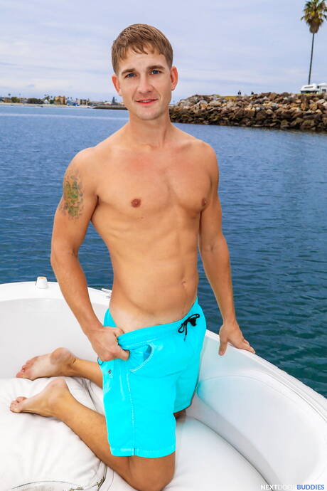 Sexy americans, beefcake Brandon Anderson and bull Jesse Stone fuck after dick sucking outdoor