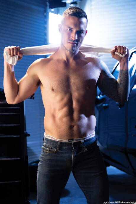 American muscular Derek Kage and  Greg Dixxon in hot anal sex