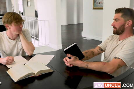 French hunk Chris Damned and american young dude Andrew Powers in hot ass bang