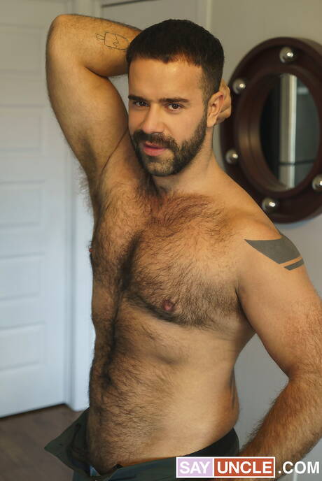 Costa rican hunk Alex Montenegro and french gay bear Teddy Torres have a good sex in bath