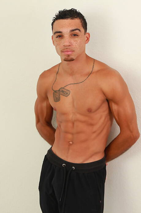 Famous americans, hot twink Dakota Lovell and husky guy Amone Bane fuck ass after sucking