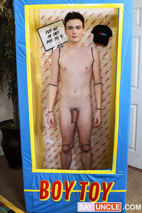 American pornstars young Myott Hunter and tough guy Dalton Riley in hot ass fuck action