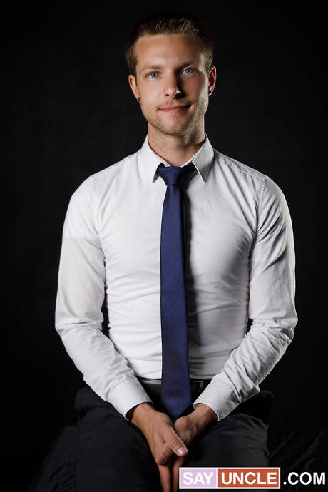 Canadian superstud Manuel Skye and canadian pretty boy Benjamin Blue in hard anal sex