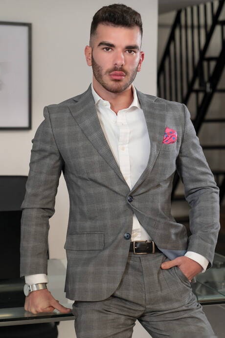 American gay bear Drew Valentino and spanish beefy Pol Prince in hot homosexual scene