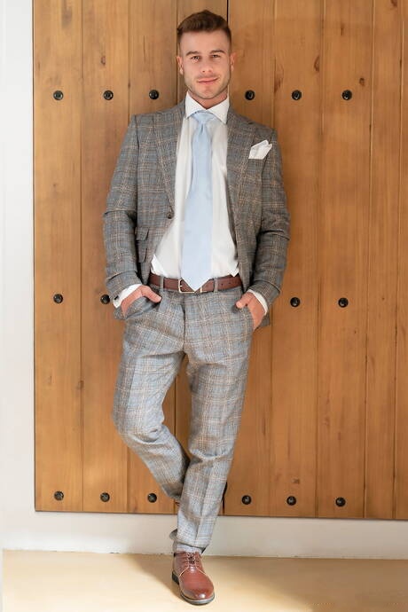 American hairy bear Drew Valentino and spanish superstud Allen King have a hot couple scene