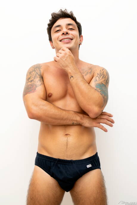 Well-built Jordan Giraldi and husky guy Lucas Dias in hot ass fuck action