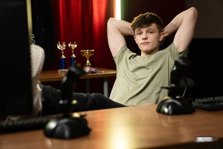 Pretty american guys beautiful boy Jake Preston and twink Sam Ledger have a hot couple sex