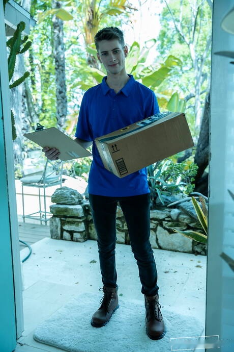 Sexy americans, beautiful boy Trevor Harris and bodybuilder Derek Kage in hot homosexual action outside