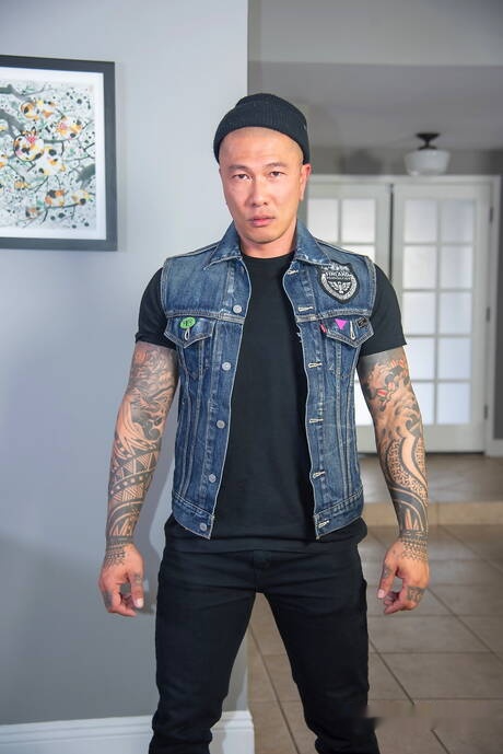 Nice american guys muscular Axel Abysse and bull Damian Dragon have a good anal sex with fisting