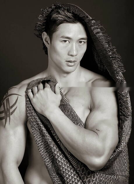 Asian bull Peter Le undressing and showing tight butt in hot shower