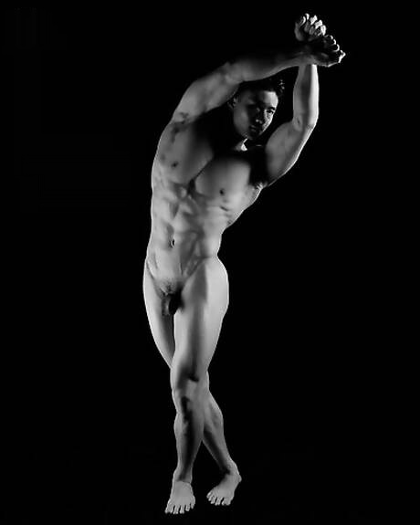 Oriental strong bull Peter Le posing naked and showing tight ass