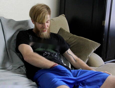 Gay Masturbating Pics