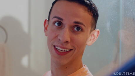 American muscular Lucca Mazzi and latin strongman Des Irez fuck ass after sucking in bathroom