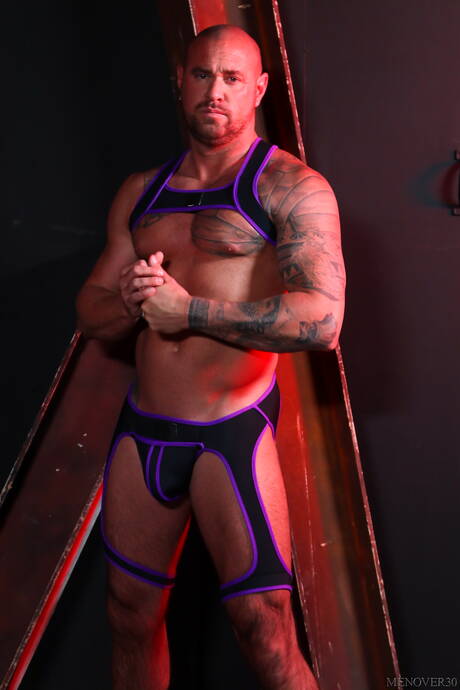 Two american dudes well-built Michael Roman and hairy stud Brody Fox in hot homosexual scene