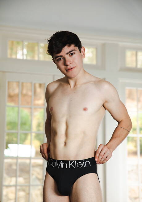 Latin well-built Alex Gonzalez and american tough guy Tristan Hunter have anal sex