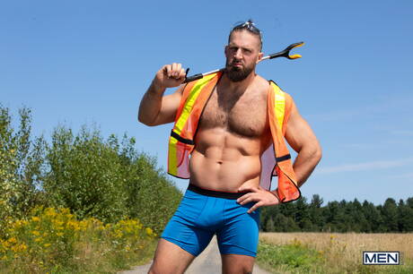 American pornstars hunky guy Trevor Brooks and bodybuilder Chuck Conrad in hot homosexual action outdoor