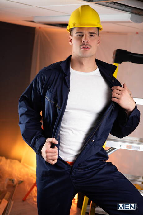 Canadian bodybuilder Malik Delgaty and american well-built Michael Vente in hard anal sex