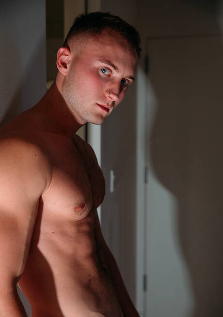 Hunky guy Caleb Manning and american well-built Daniel Evans fuck ass after blowjob